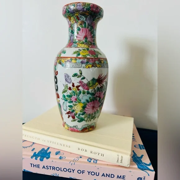 1950’s Chinese Export Rose Medallion Porcelain Vase | Chinoiserie - Picture 4 of 6